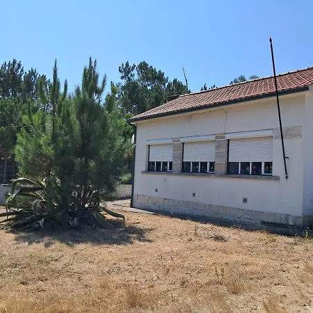 Casas Chris Cavadas Nyaraló